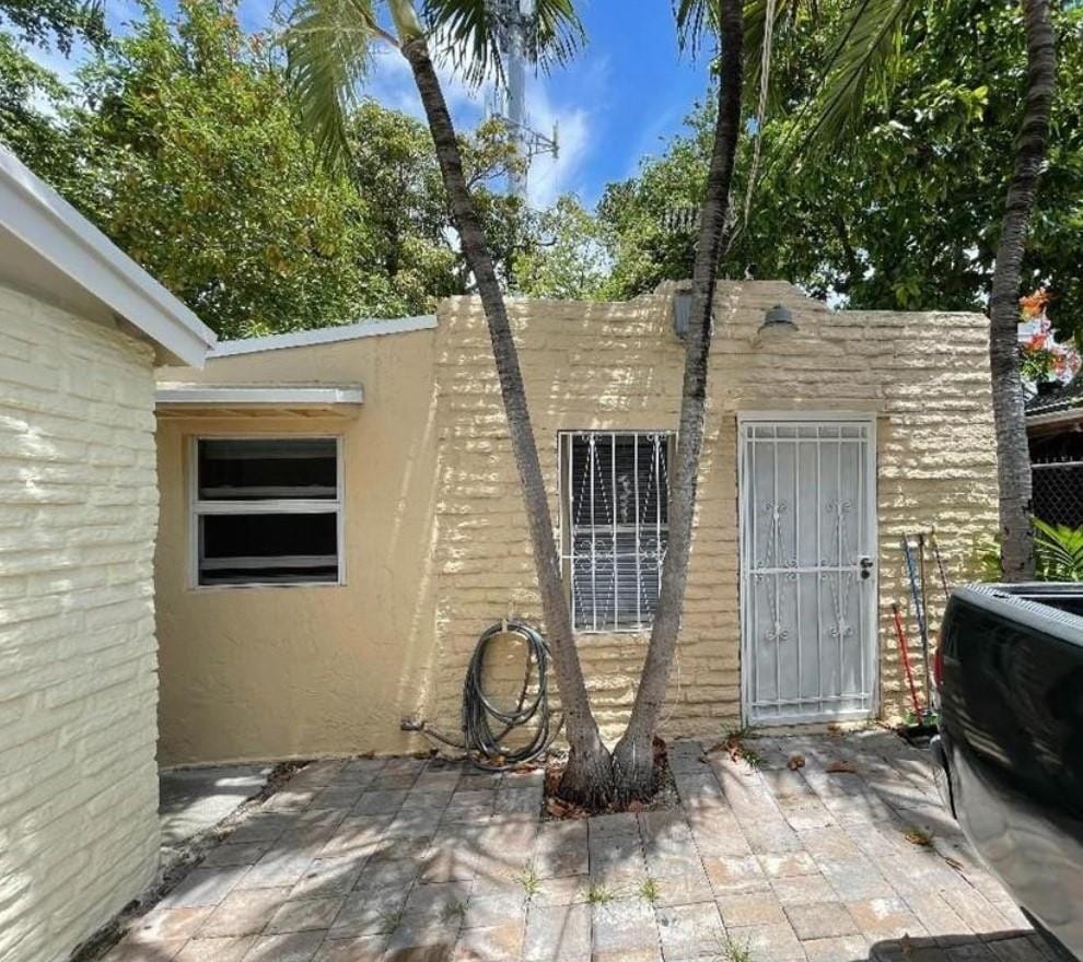 675 NW 34th Street — photo 3