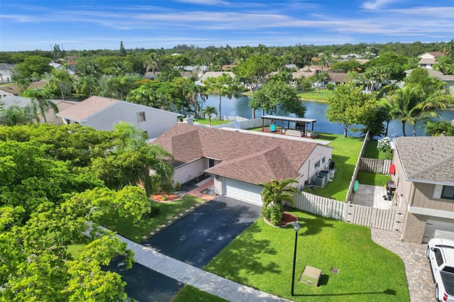 14470 Fairfax Place, Davie, FL 33325