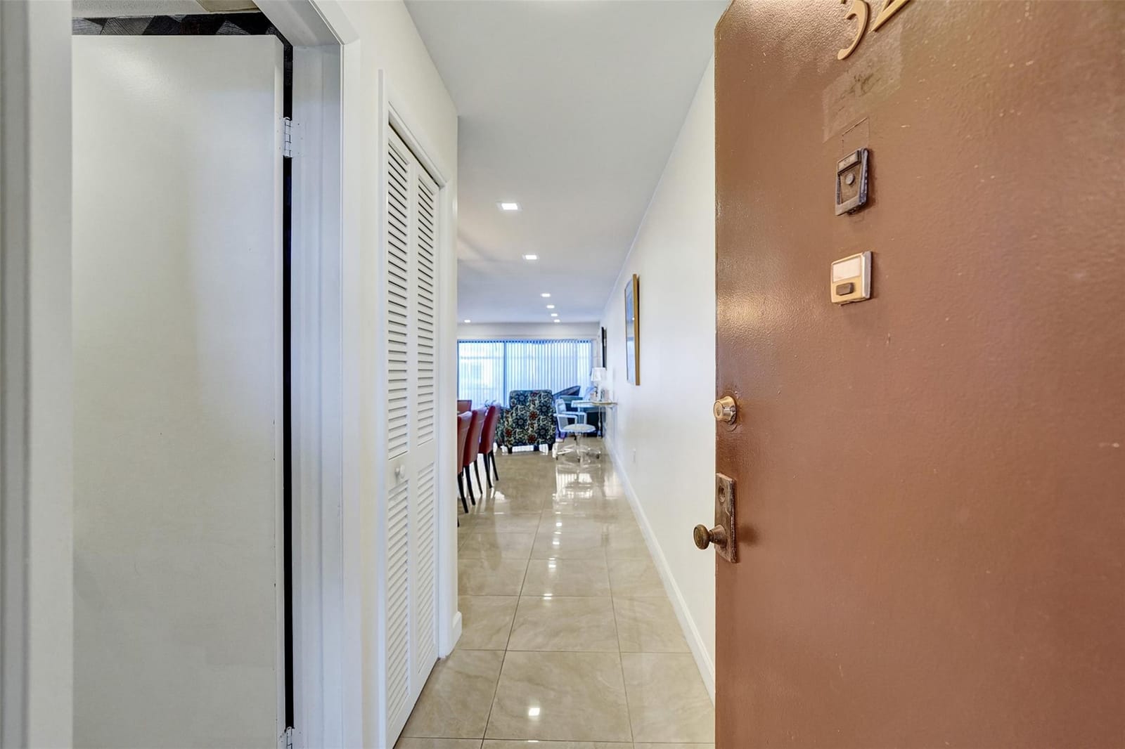 4060 N Hills Drive 32 — photo 2