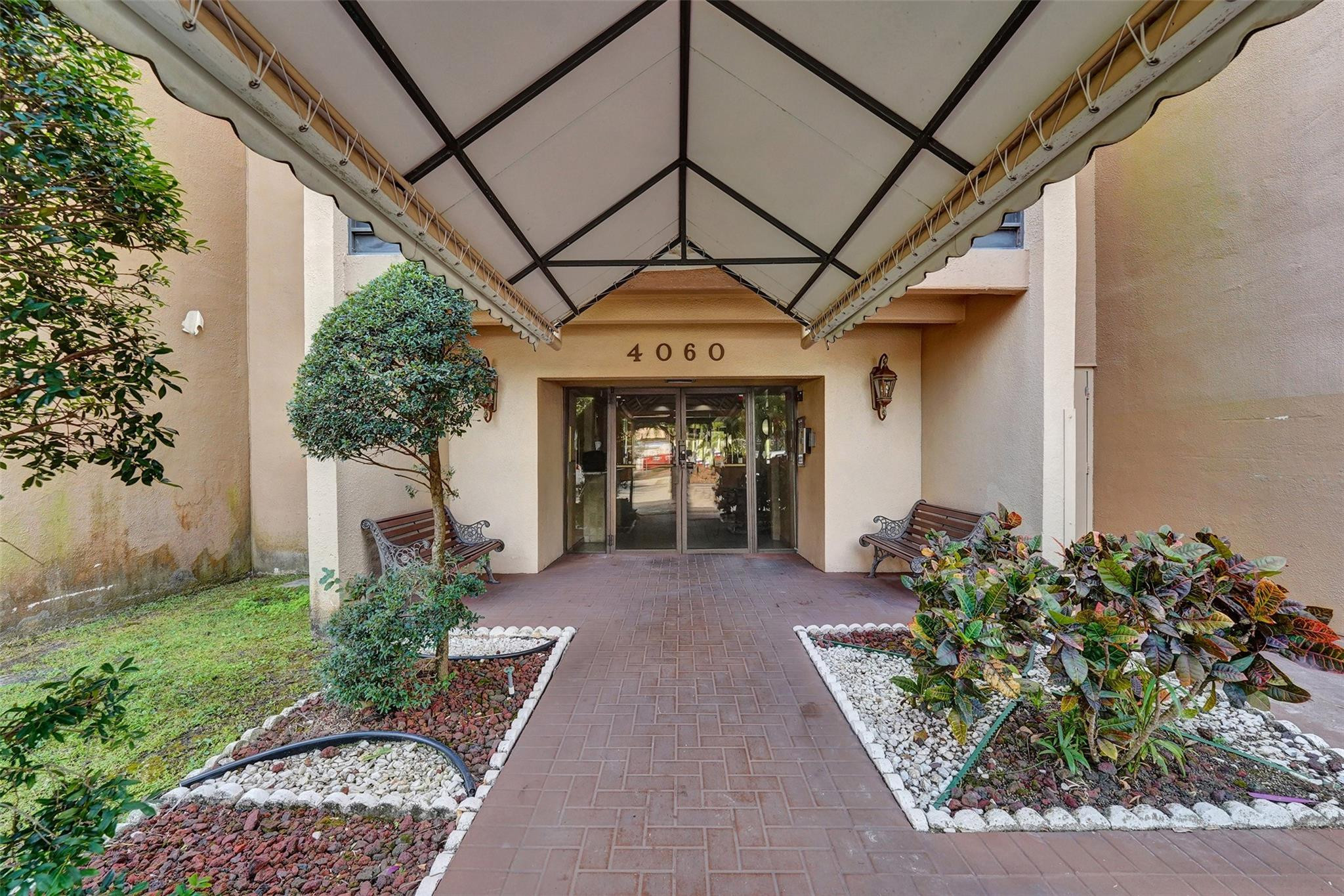 4060 N Hills Drive 32, Hollywood, FL 33021, Hollywood