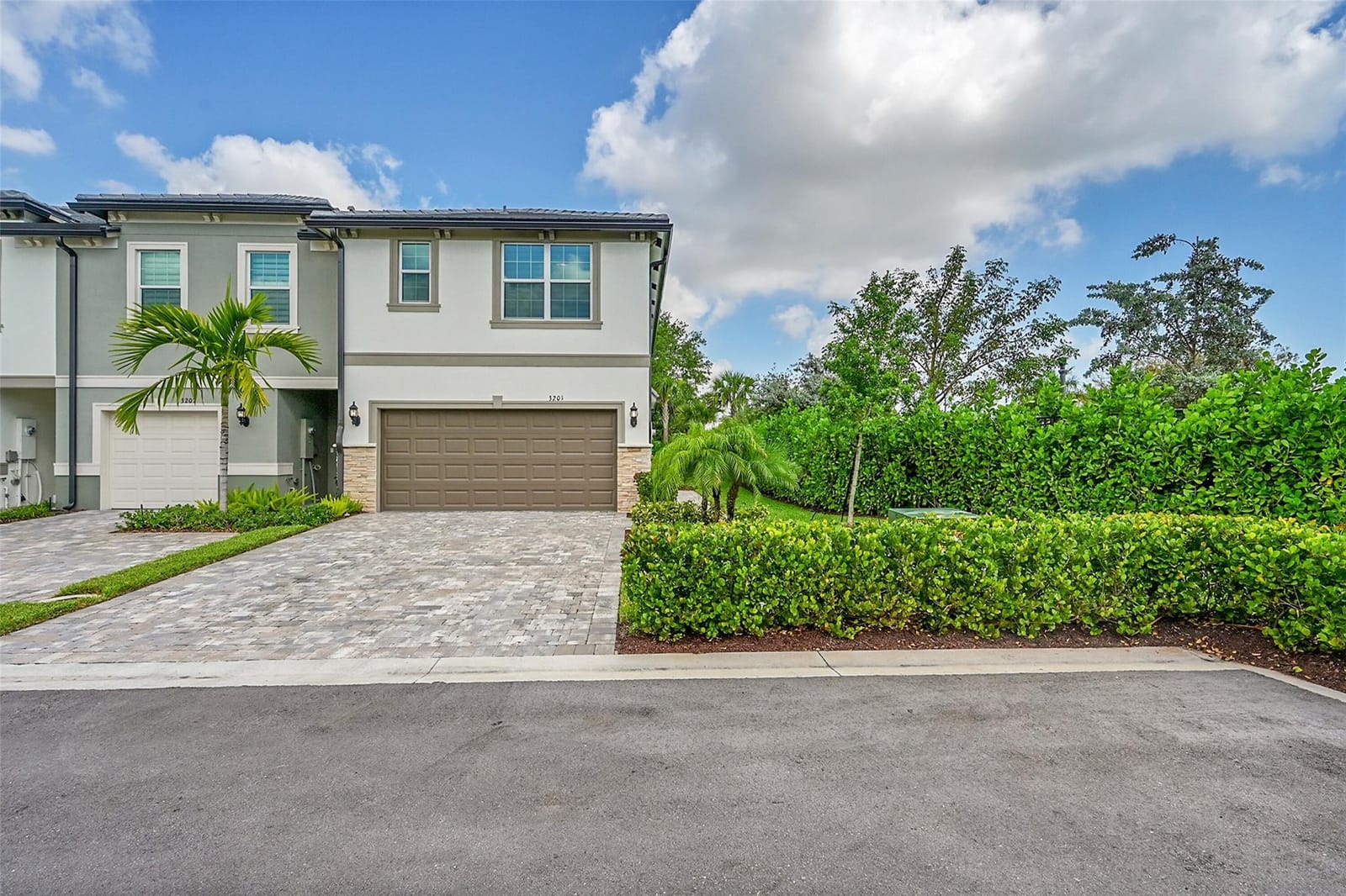 3201 Watercress Drive 3201 — photo 2