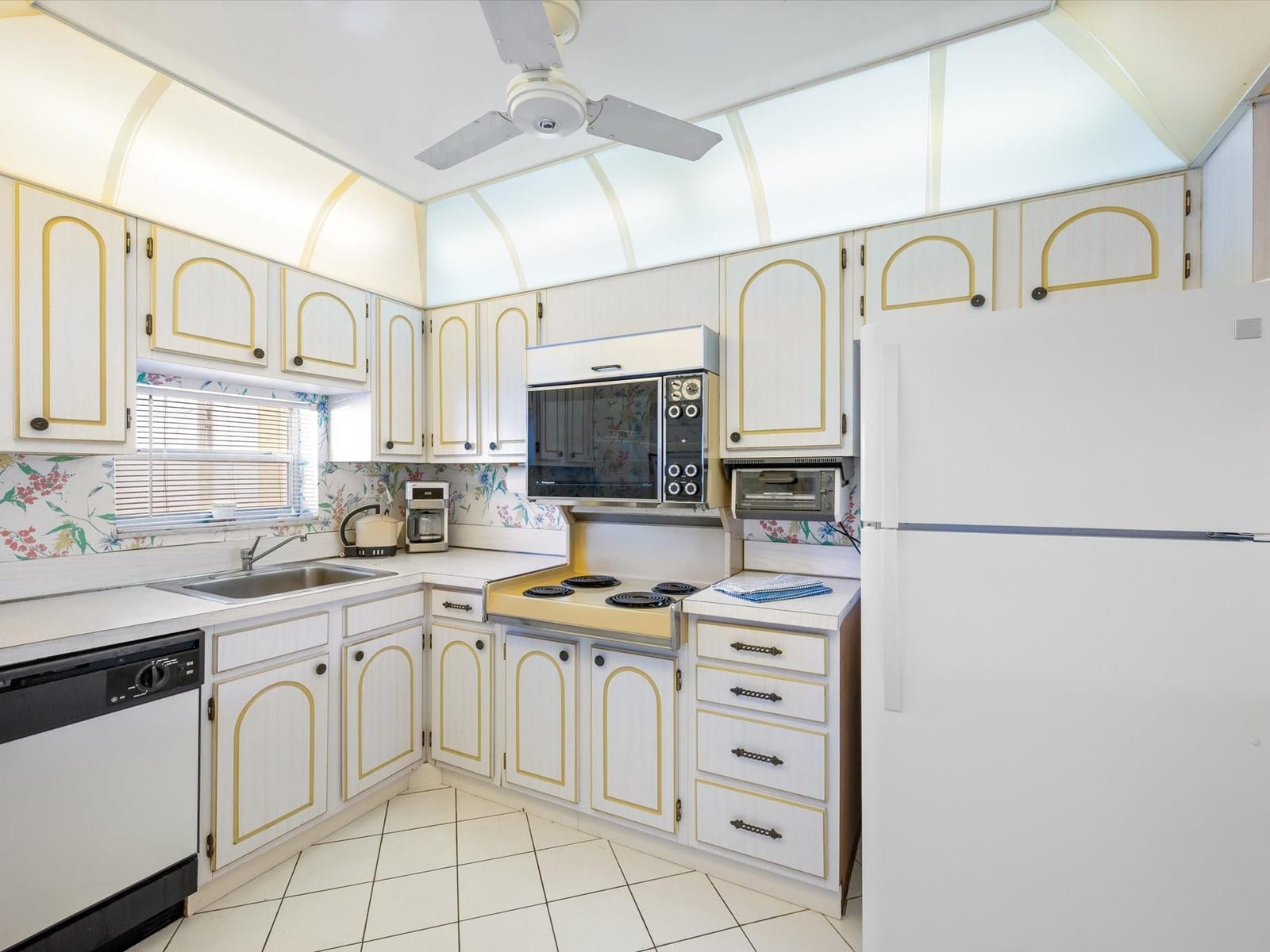 9923 S Hollybrook Lake Drive 109, Pembroke Pines, FL 33025 photo 8