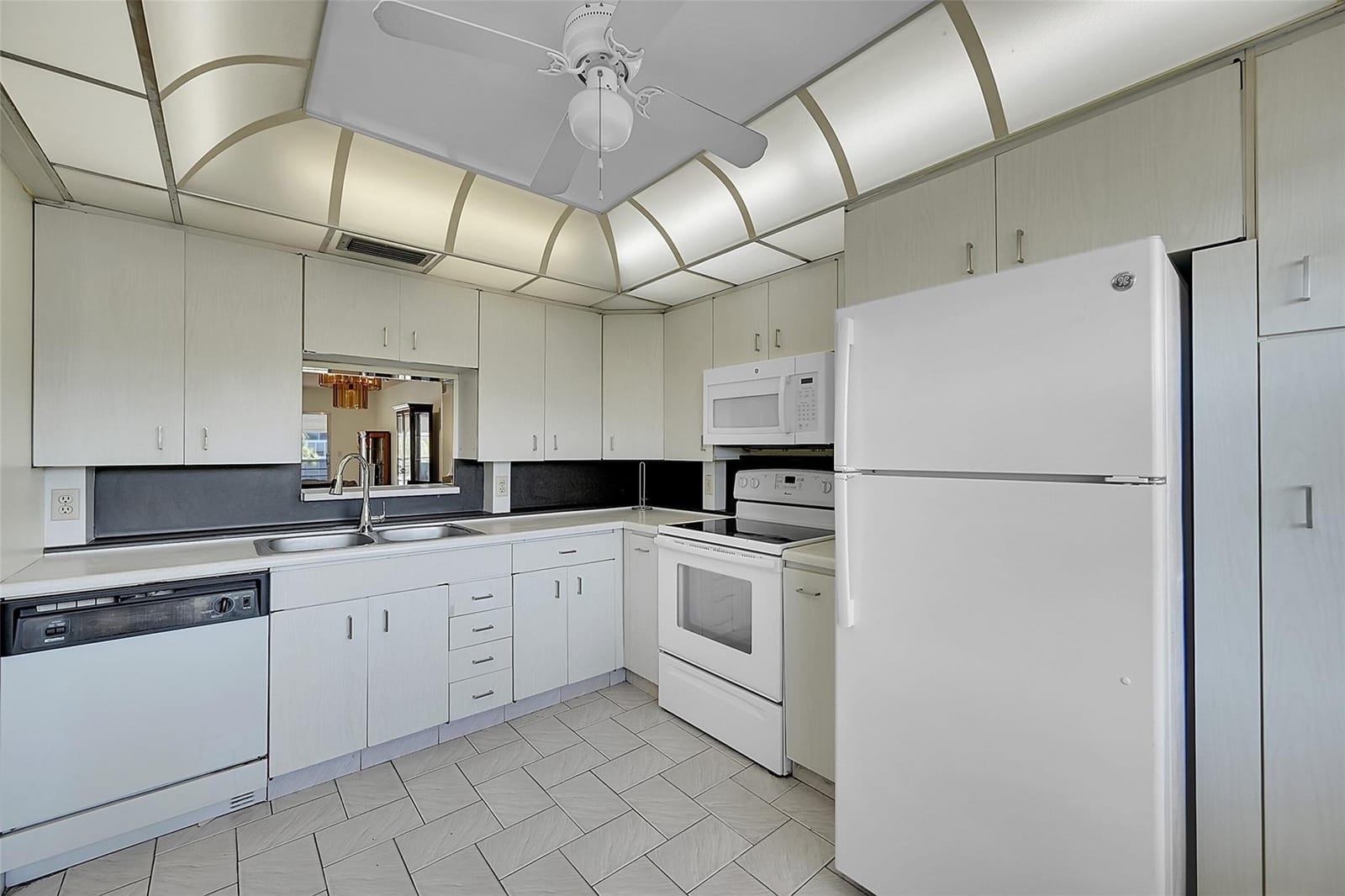 2901 Victoria Circle K3 — photo 3