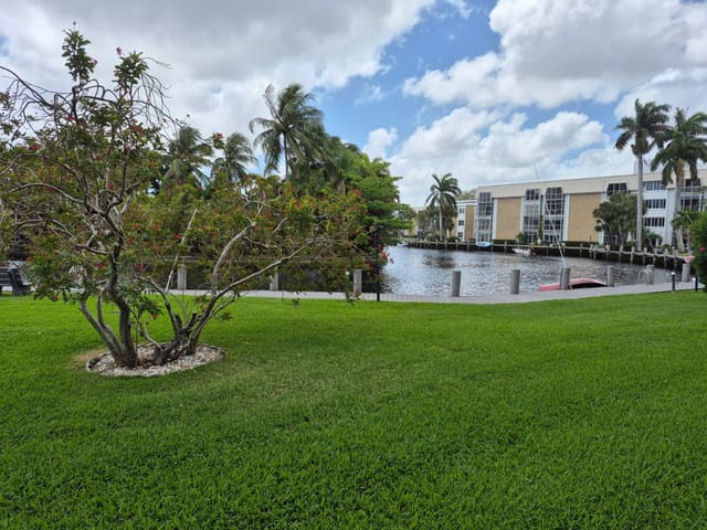 3010 NE 16 Avenue 102, Oakland Park, FL 33334