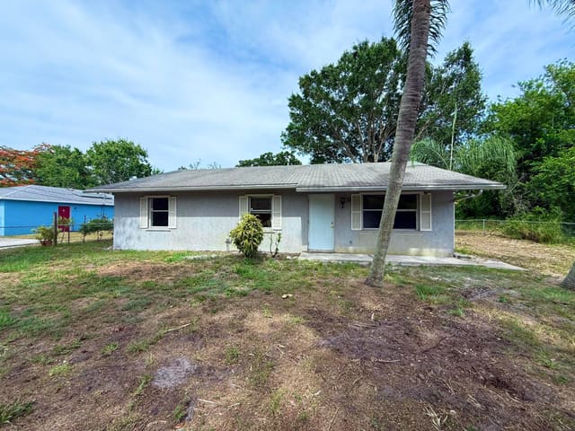 2564 Navajo Avenue, Fort Pierce, FL 34946