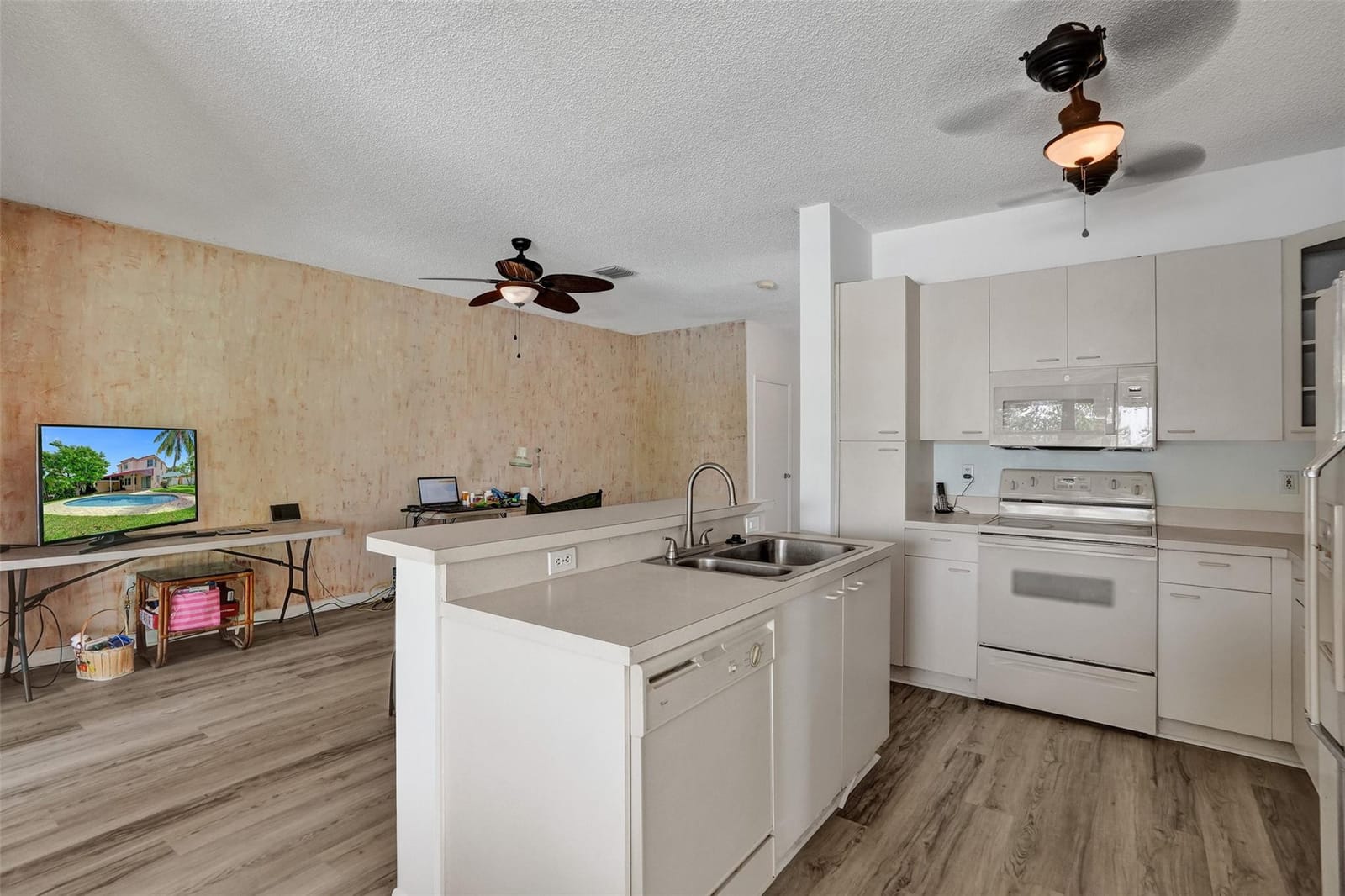1624 NW 158th Lane, Pembroke Pines, FL 33028 photo 16