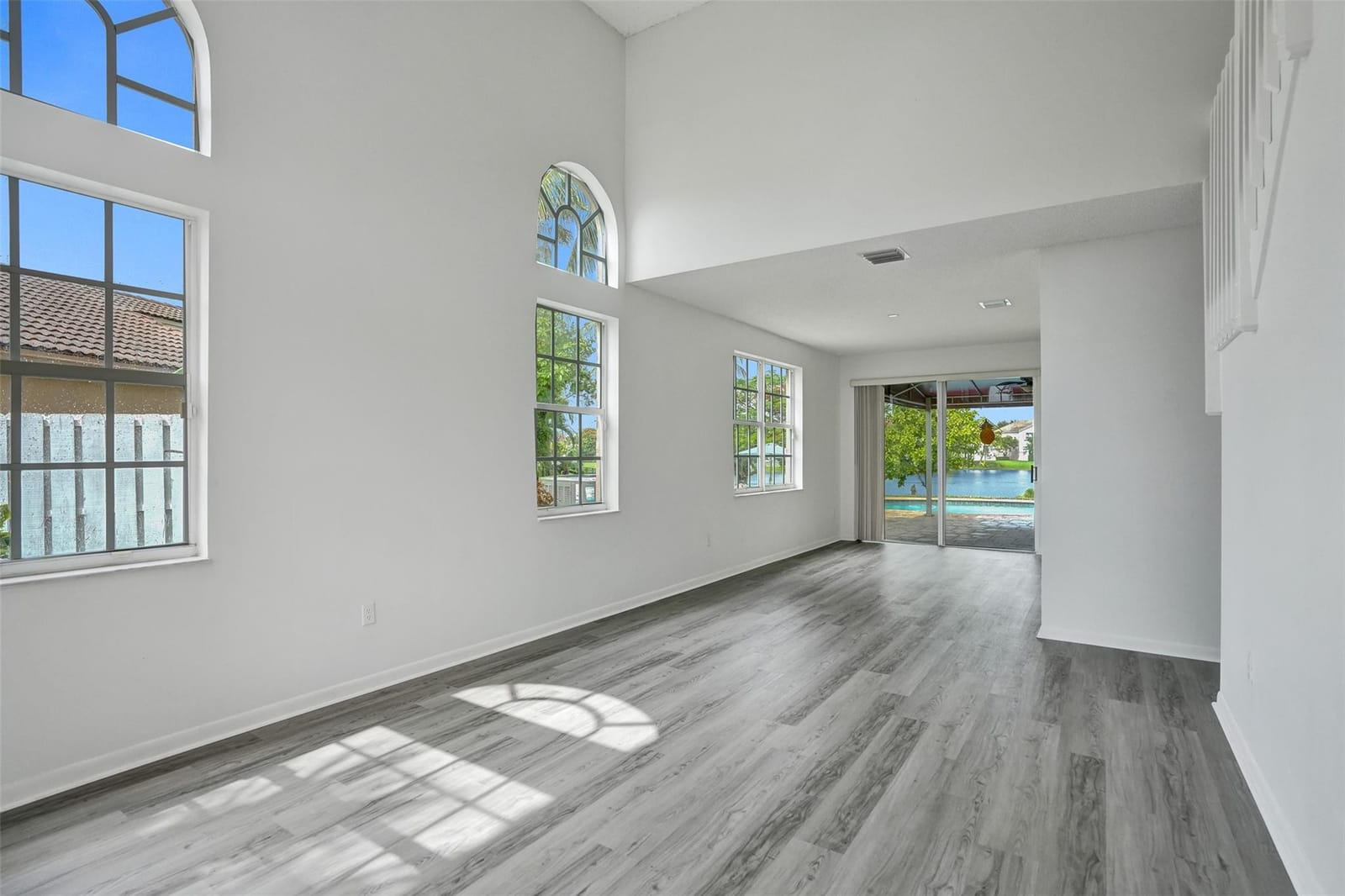 1624 NW 158th Lane — photo 9