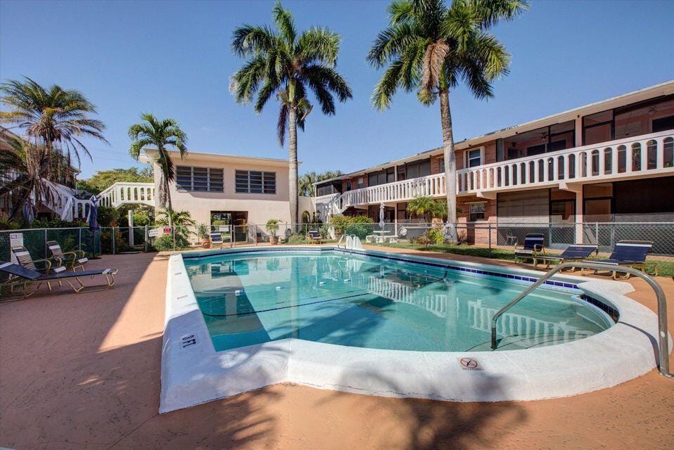 160 NE 8th Avenue 26a, Hallandale Beach, FL 33009 photo 16