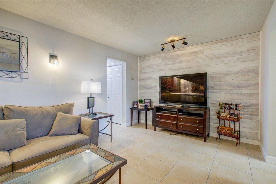 160 NE 8th Avenue 26a — photo 4