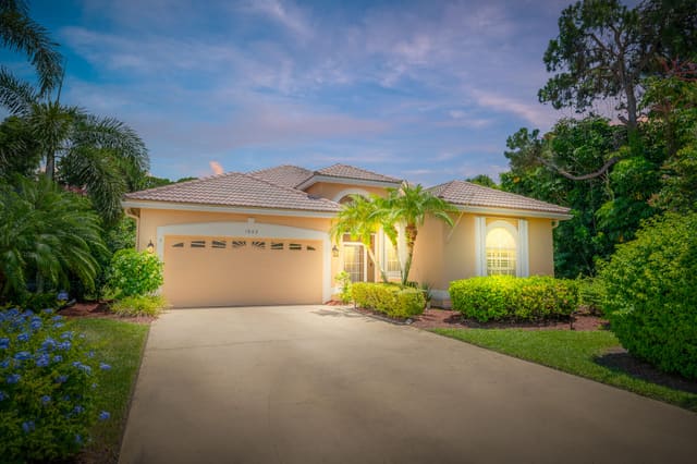 1543 SE Holyrood Lane, Port St. Lucie, FL 34952