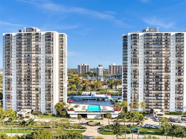 3625 N Country Club Drive 2108, Aventura, FL 33180
