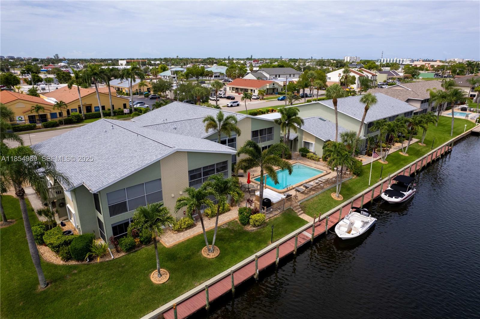 1409 SE 46th Lane 105, FL 33904 photo 14