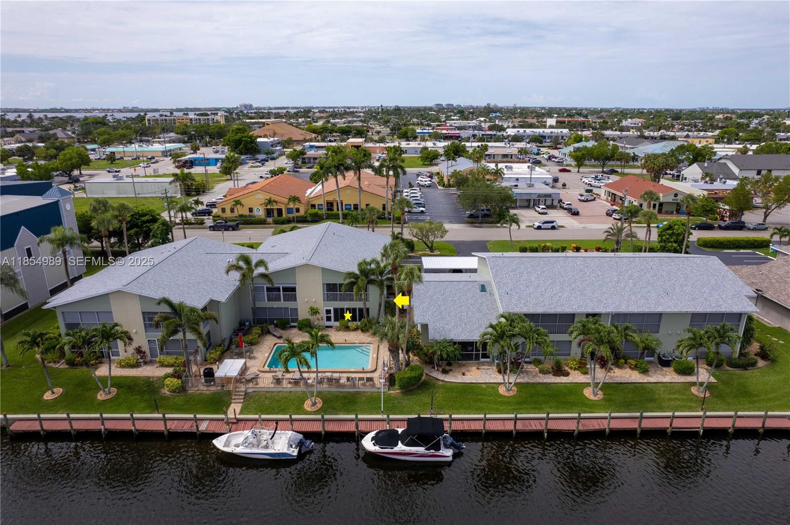 1409 SE 46th Lane 105, FL 33904 photo 16