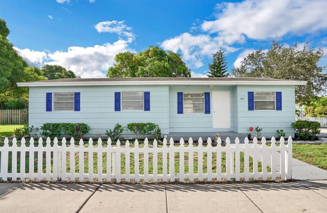 201 SW 11th Avenue, sold in Atlantic Gardens Delray, Delray Beach, FL