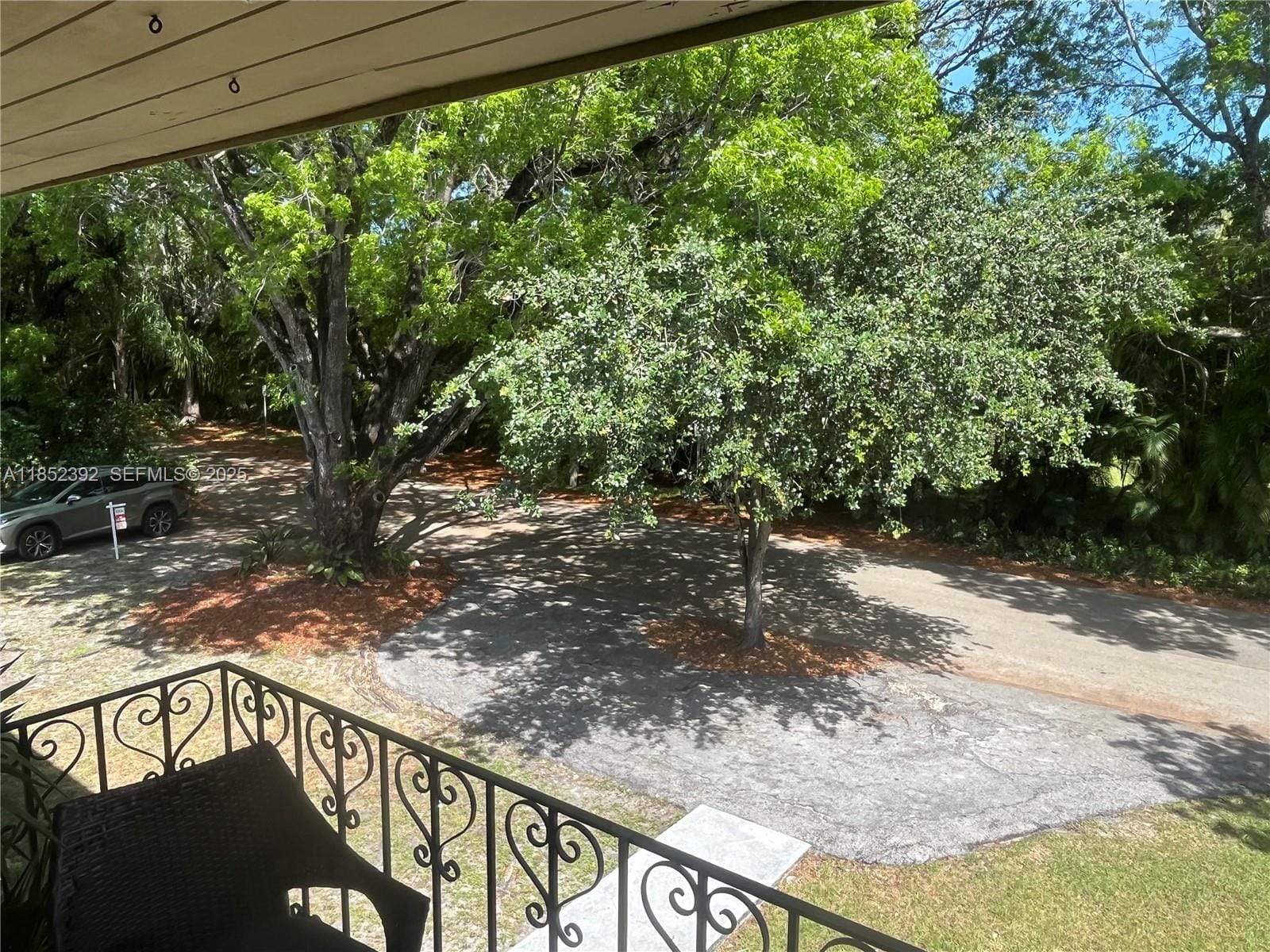 1239 Mariposa Avenue 8, Coral Gables, FL 33146 photo 5