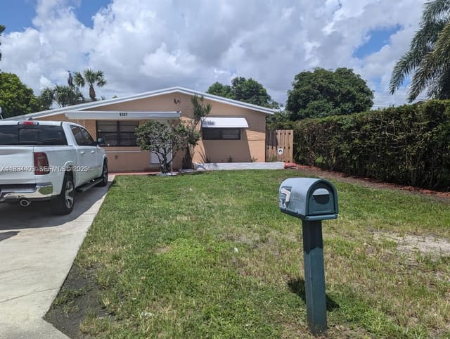 6137 Dewey Street, Hollywood, FL 33023