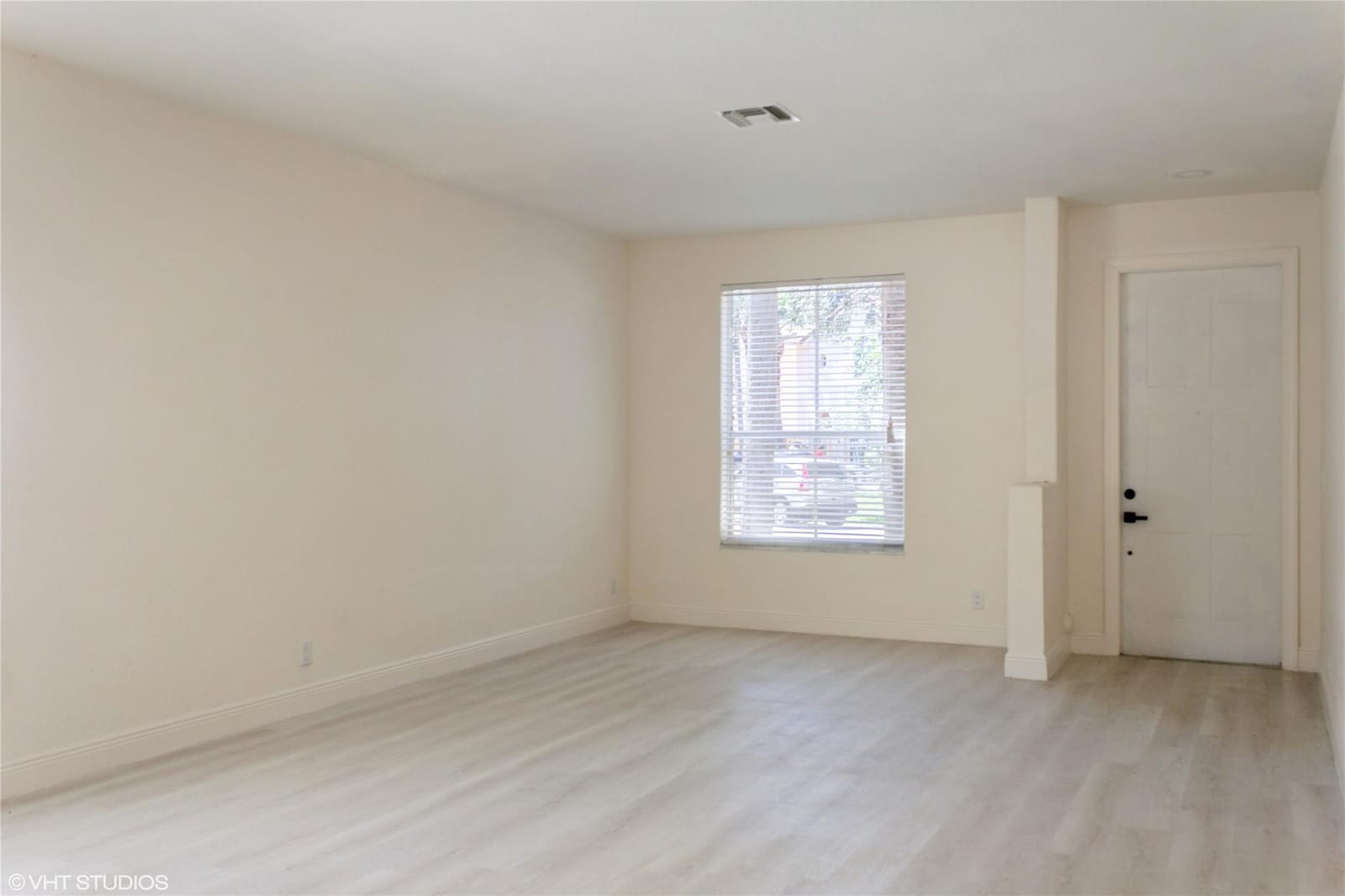 4090 Winnipeg Way — photo 2
