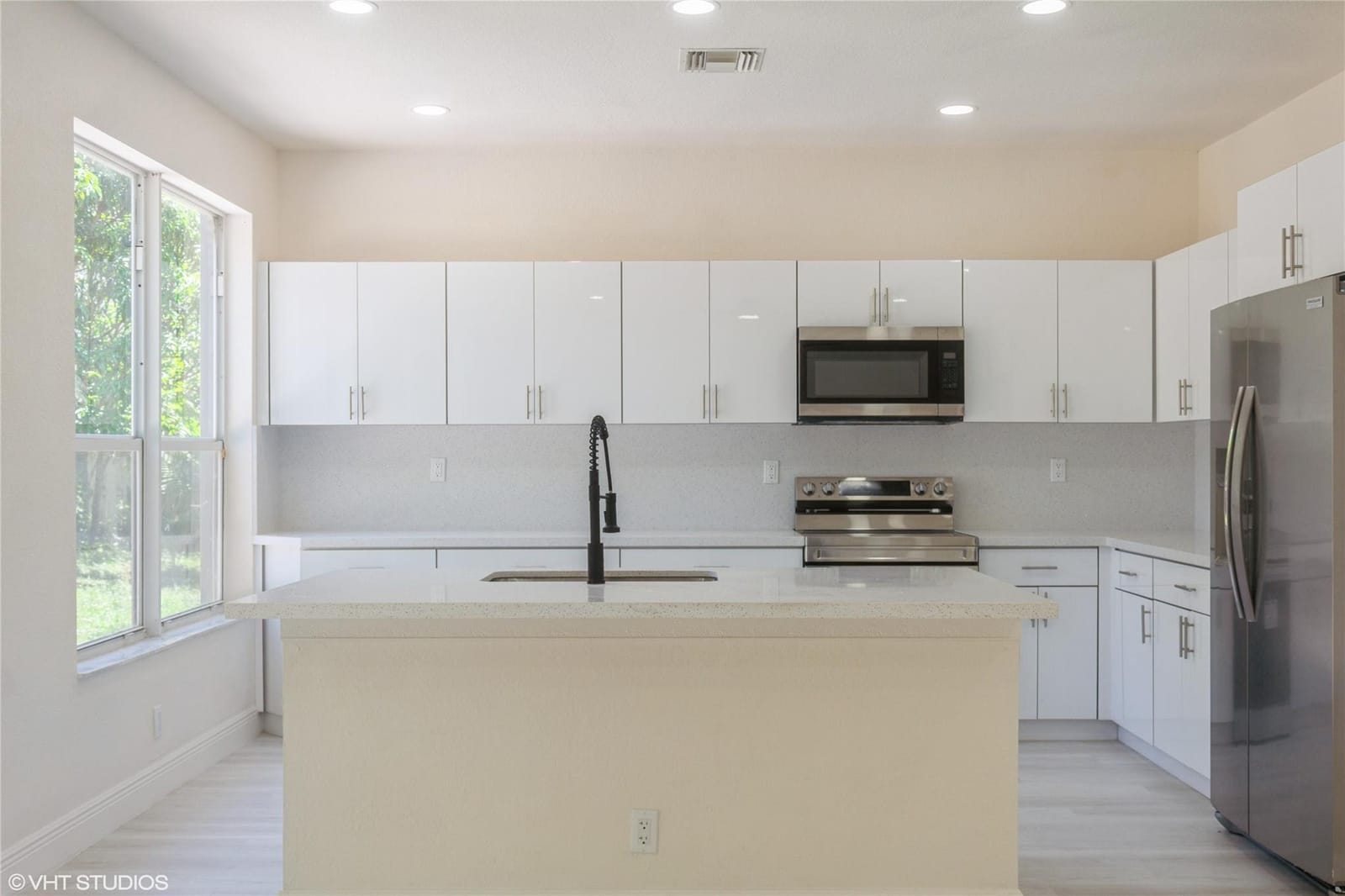 4090 Winnipeg Way — photo 3