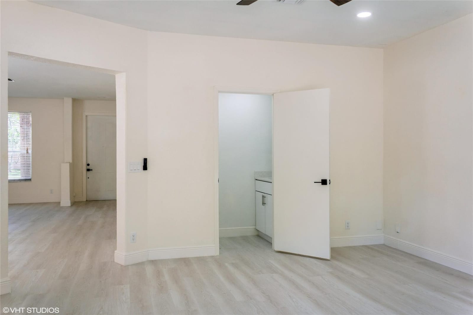 4090 Winnipeg Way — photo 5