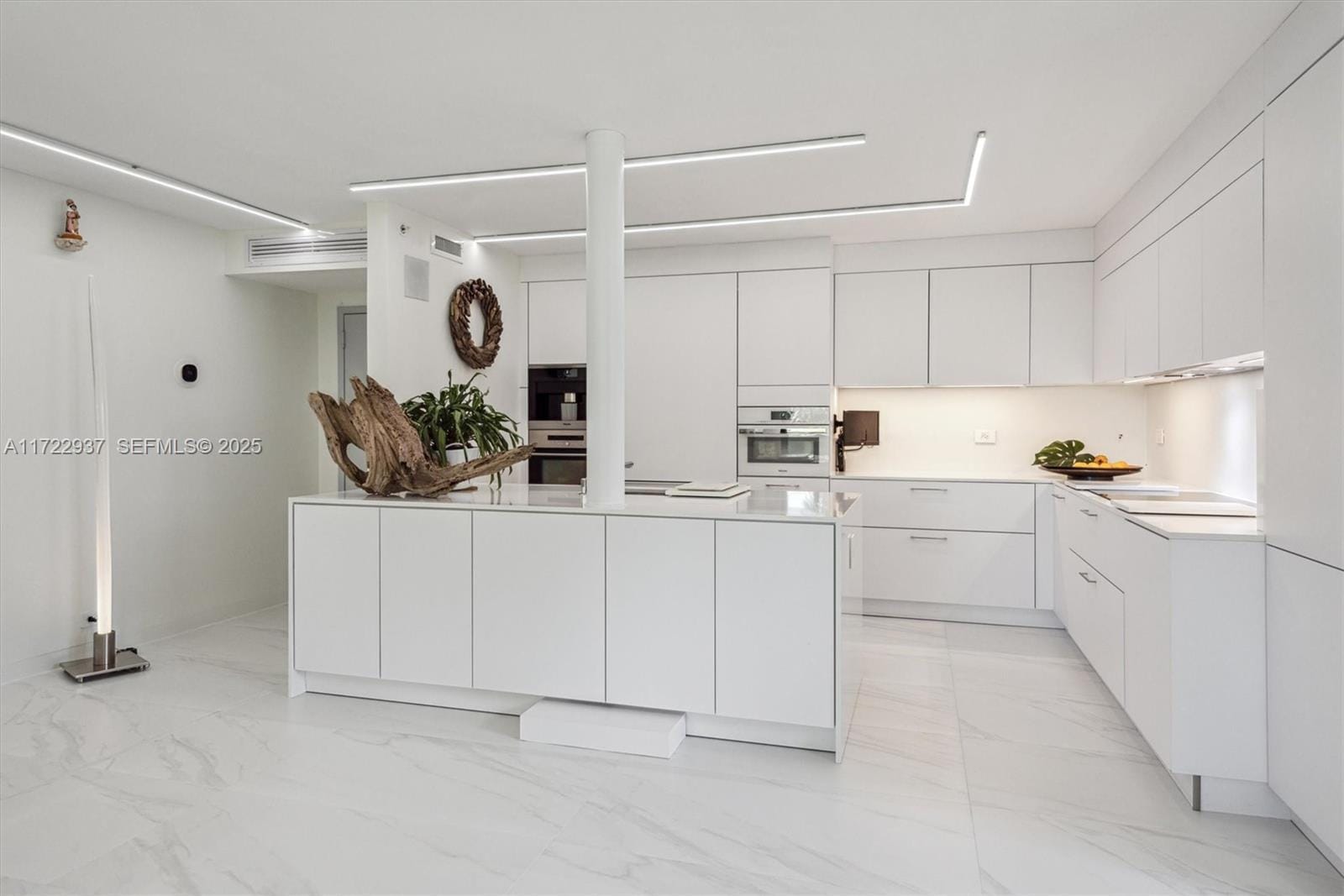 170 S Ocean Lane Drive 312, Key Biscayne, FL 33149 photo 7