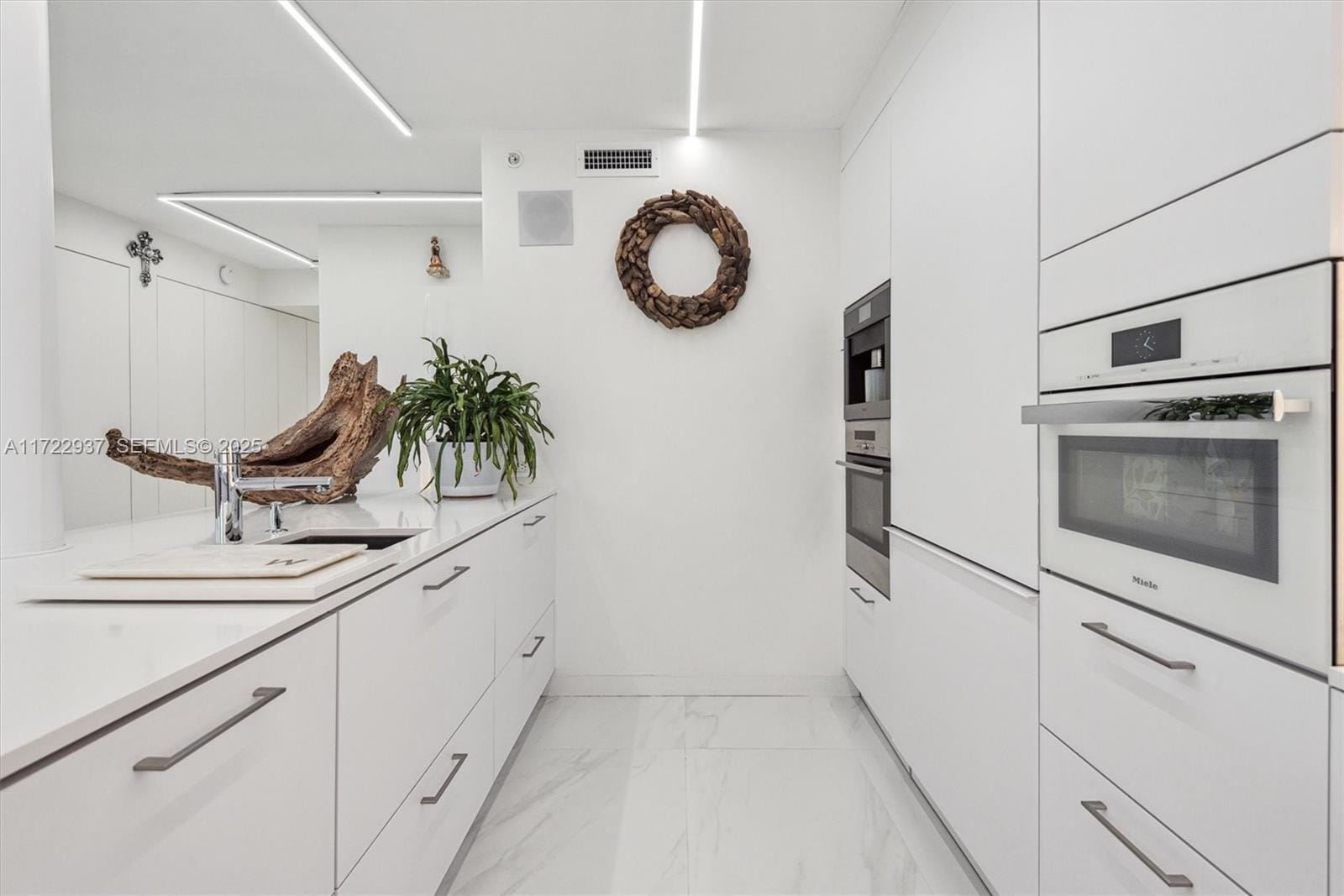 170 S Ocean Lane Drive 312, Key Biscayne, FL 33149 photo 8