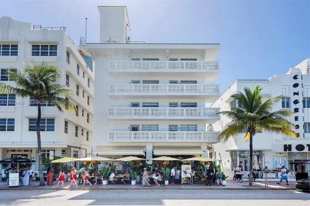 1024 Ocean Drive A207, The Strand On Ocean Drive, Miami Beach, FL