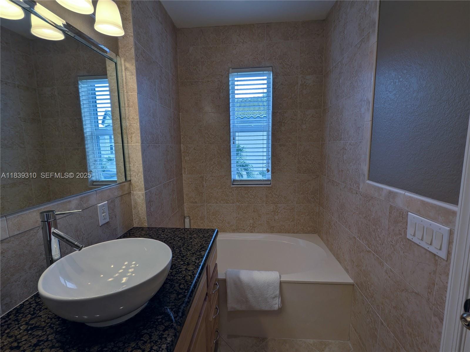 1900 Oceanwalk Lane 123, Lauderdale-By-The-Sea, FL 33062 photo 13
