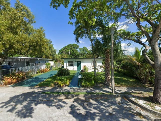 1645 NW 121st Street, North Miami, FL 33167