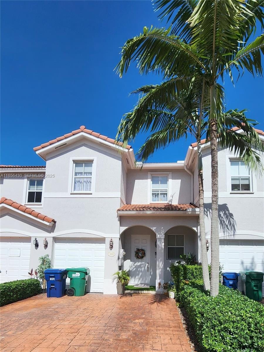 3 bedroom home for sale at 1003 208th, Miami, FL 33179 — $520,000