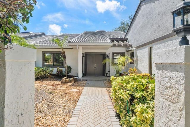 4 Clubhouse Lane, sold in Essex At Hunters Run Condo, Boynton Beach, FL