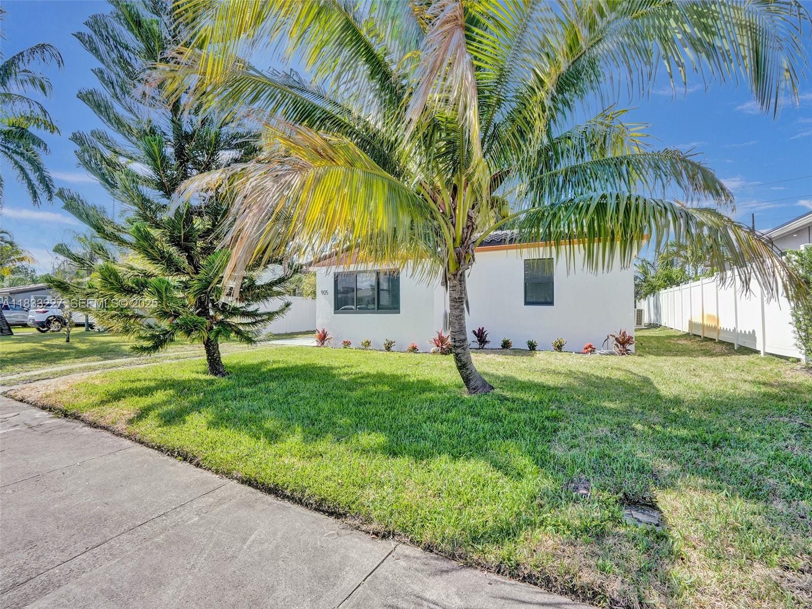 905 SW 22nd Street — photo 2