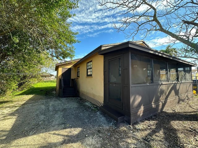 125 SW 11th Avenue, sold in ZIP 33493, South Bay, FL