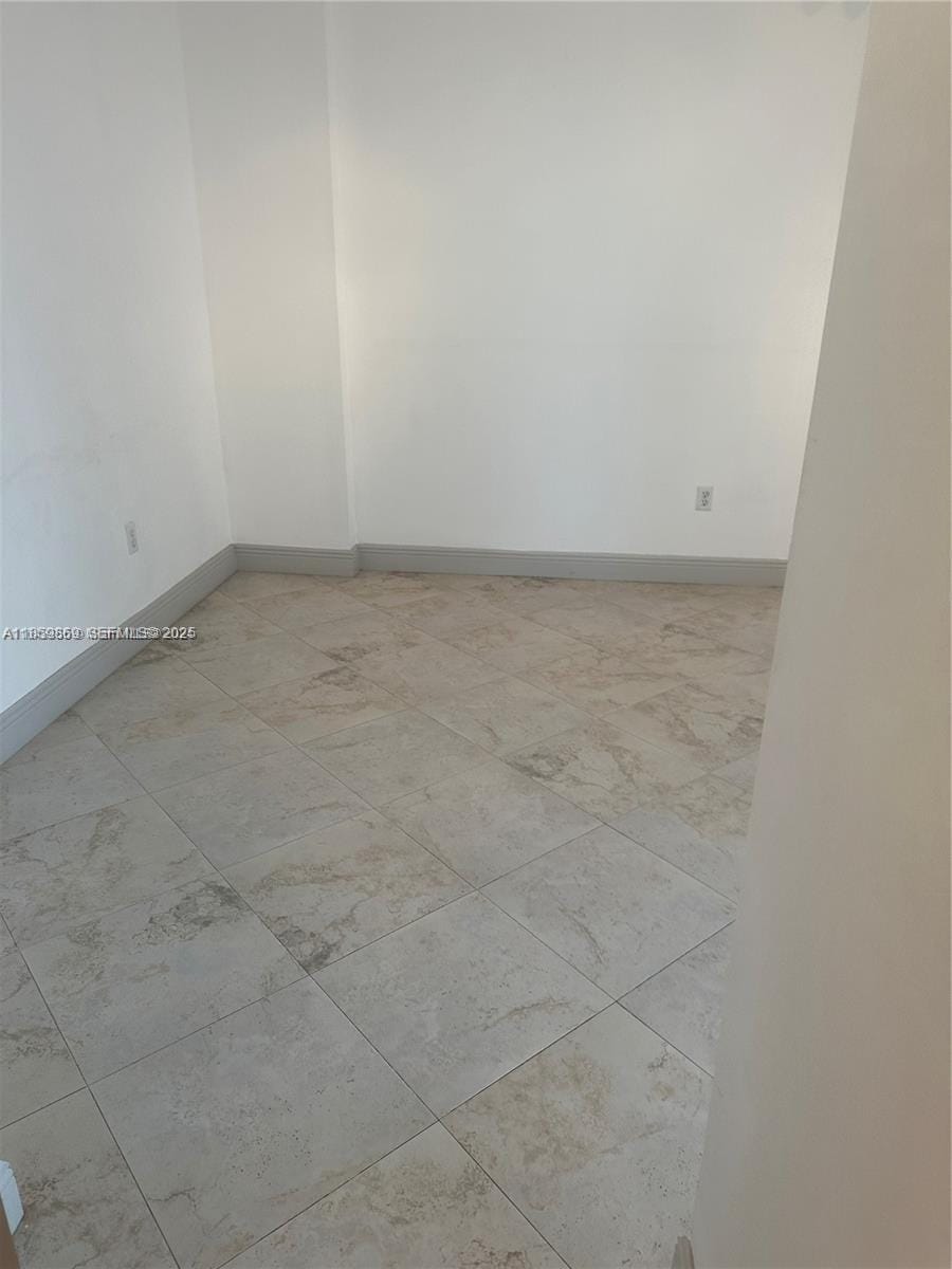 2400 SW 27th Avenue 406, Miami, FL 33145 photo 18