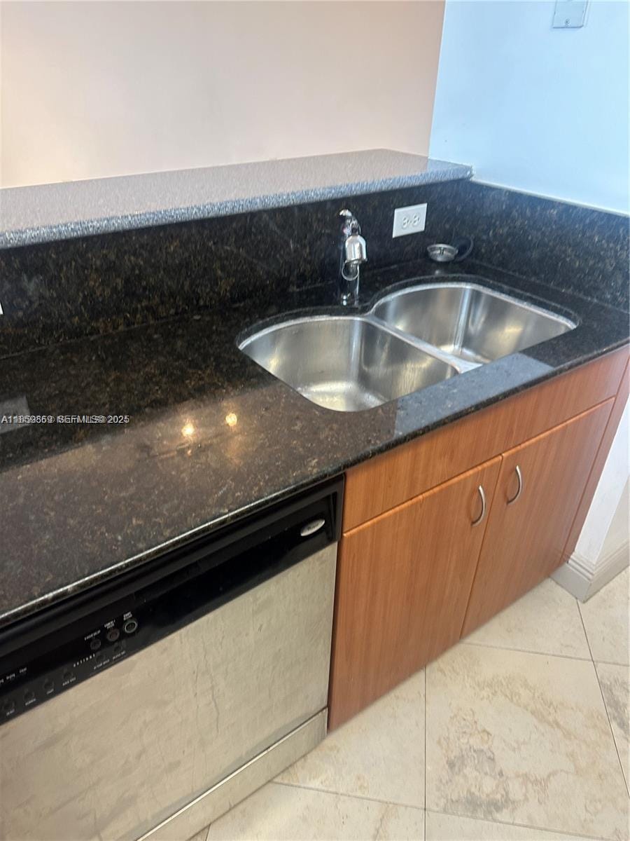 2400 SW 27th Avenue 406 — photo 5