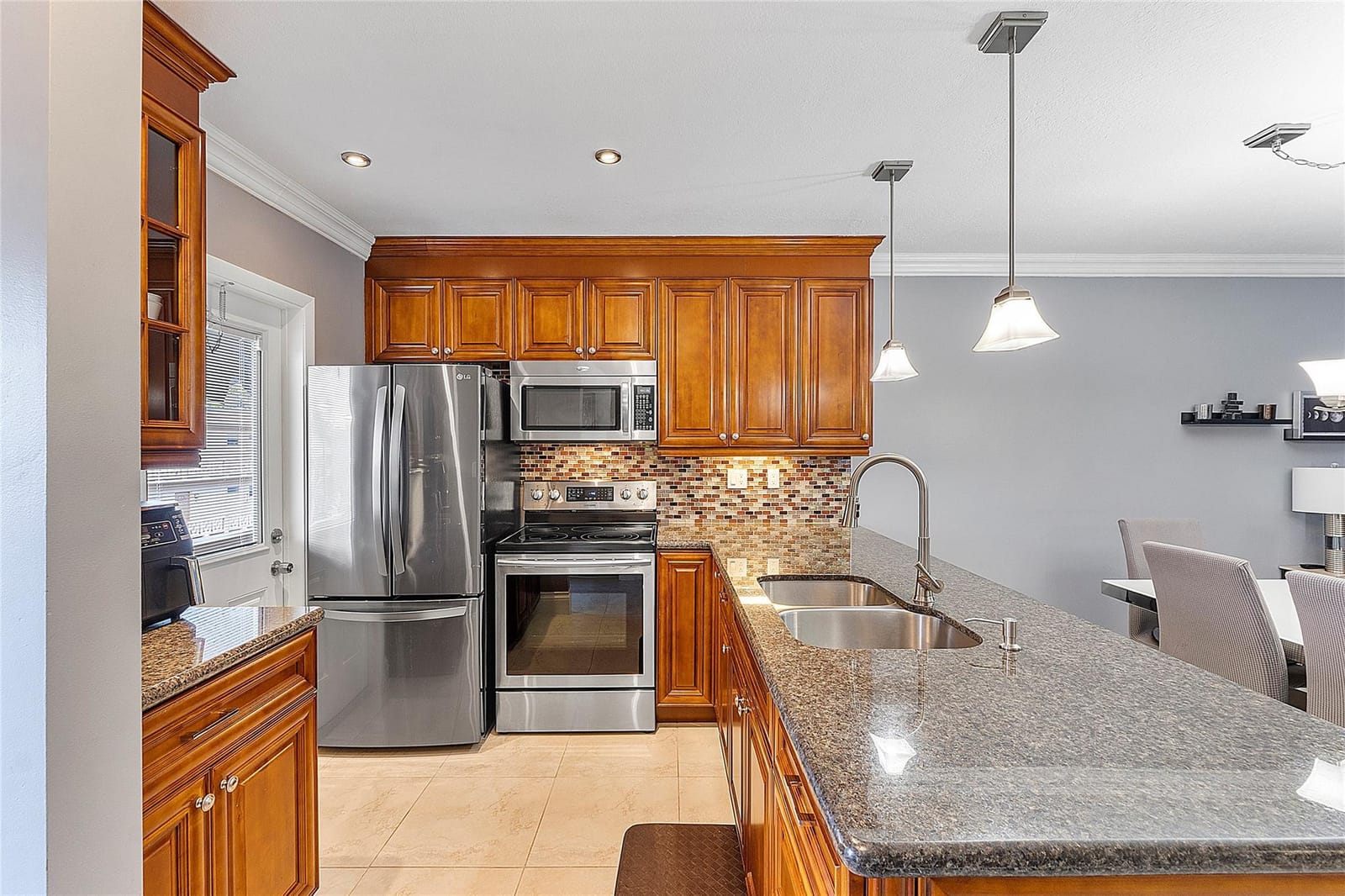 5051 W Oakland Park Boulevard 301 — photo 2