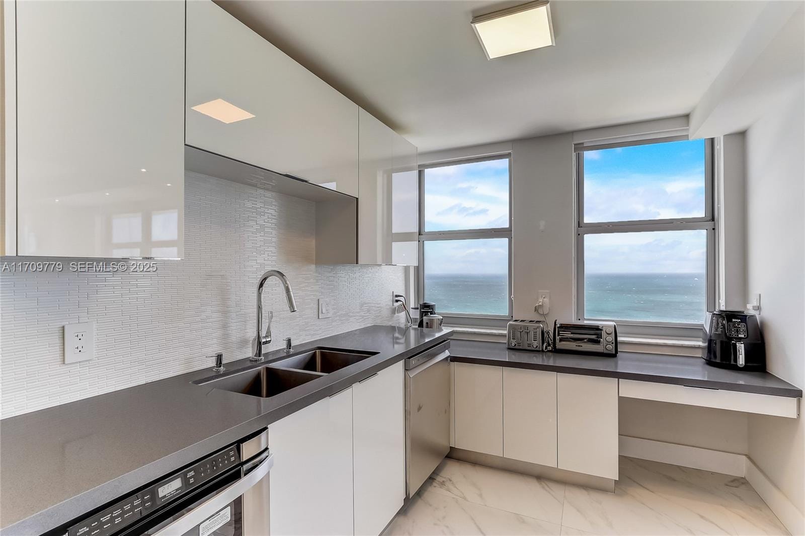 1912 S Ocean Drive 17A — photo 6
