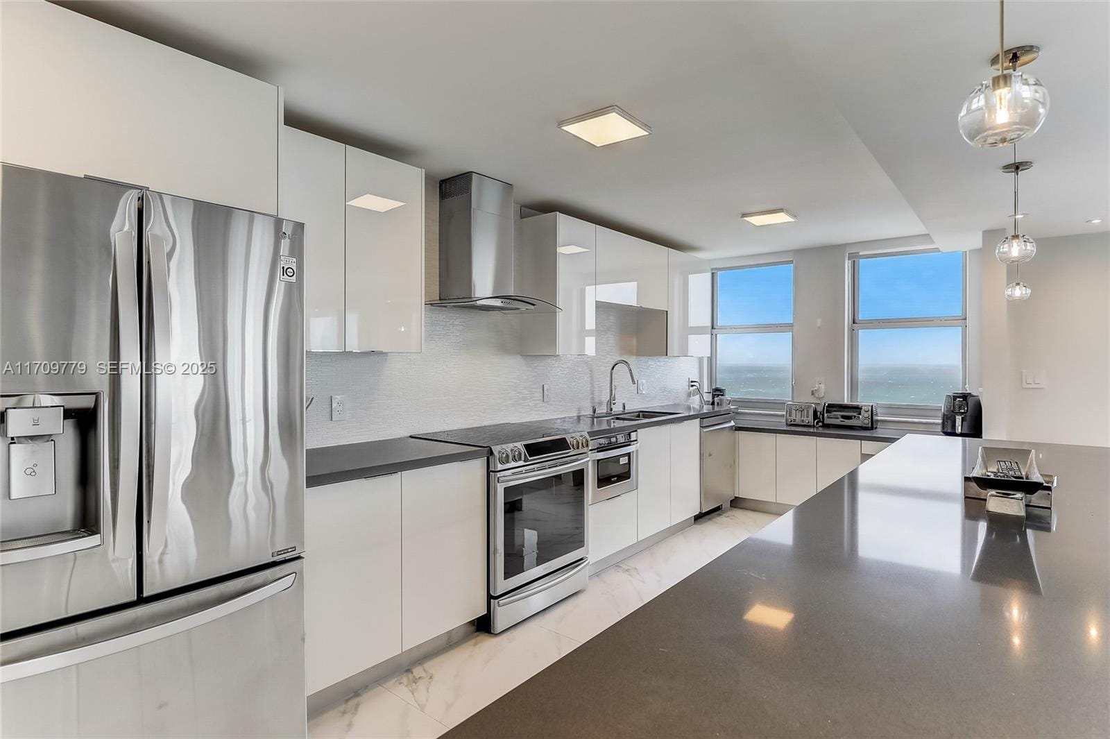 1912 S Ocean Drive 17A — photo 8