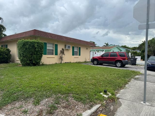 4601 Lake Avenue, West Palm Beach, FL 33405