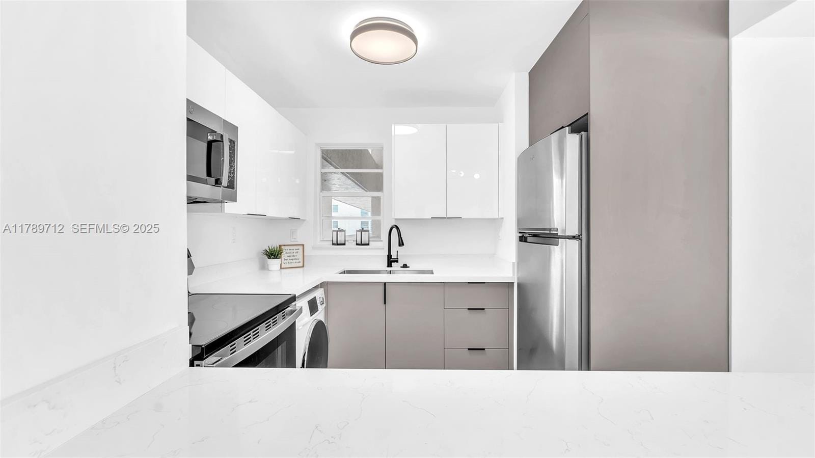840 NW 87th Avenue 204, Miami, FL 33172 photo 24