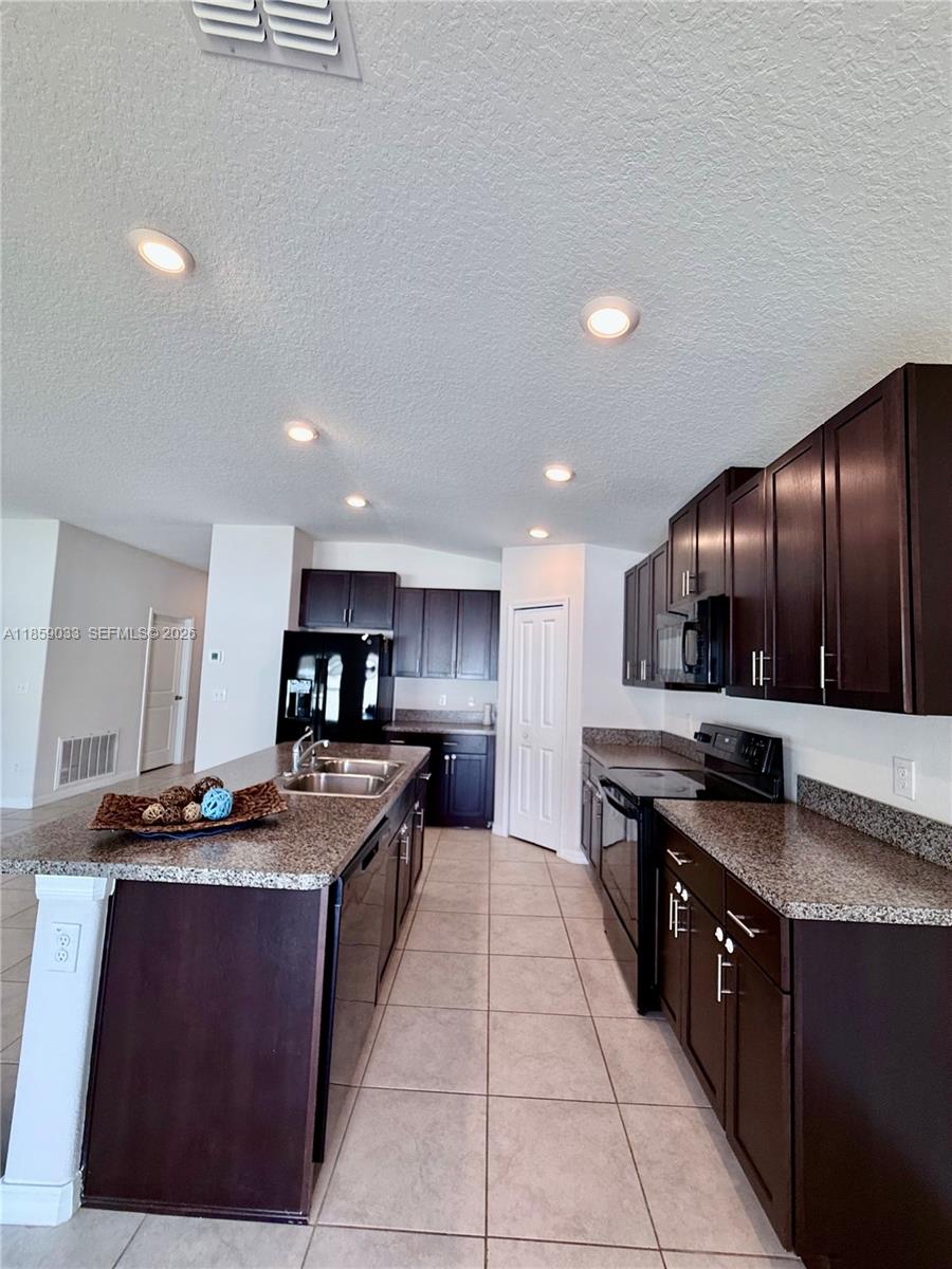 39889 Harmon Grove Court, Zephyrhills, FL 33540 photo 14