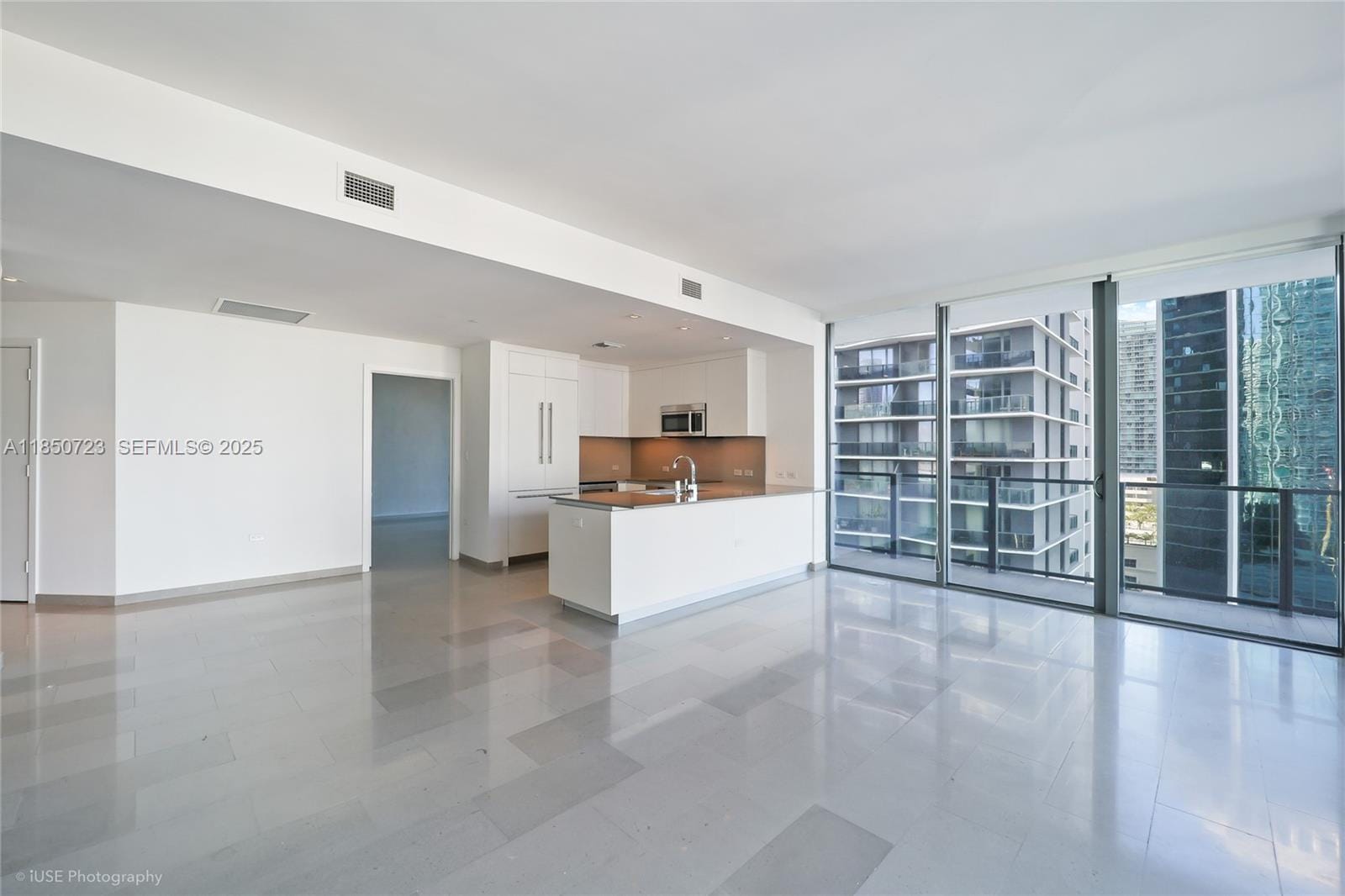 88 SW 7th Street 1202, Miami, FL 33130 photo 2