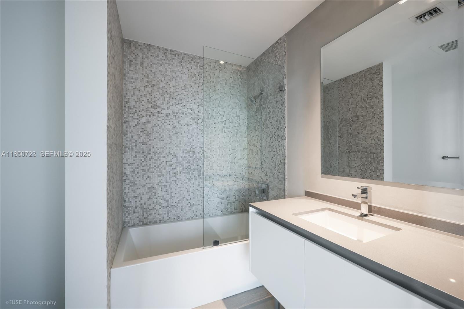 88 SW 7th Street 1202, Miami, FL 33130 photo 11