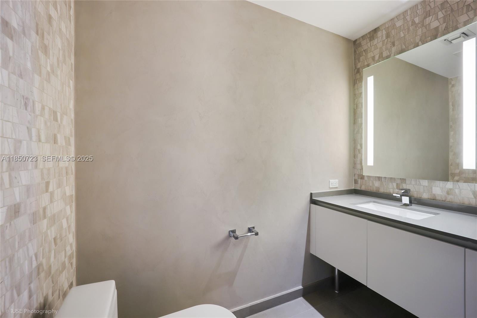 88 SW 7th Street 1202, Miami, FL 33130 photo 9