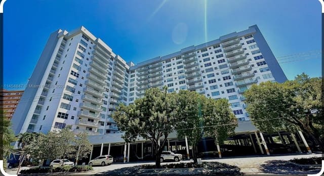 137 Golden Isles Drive 914, Hallandale Beach, FL 33009
