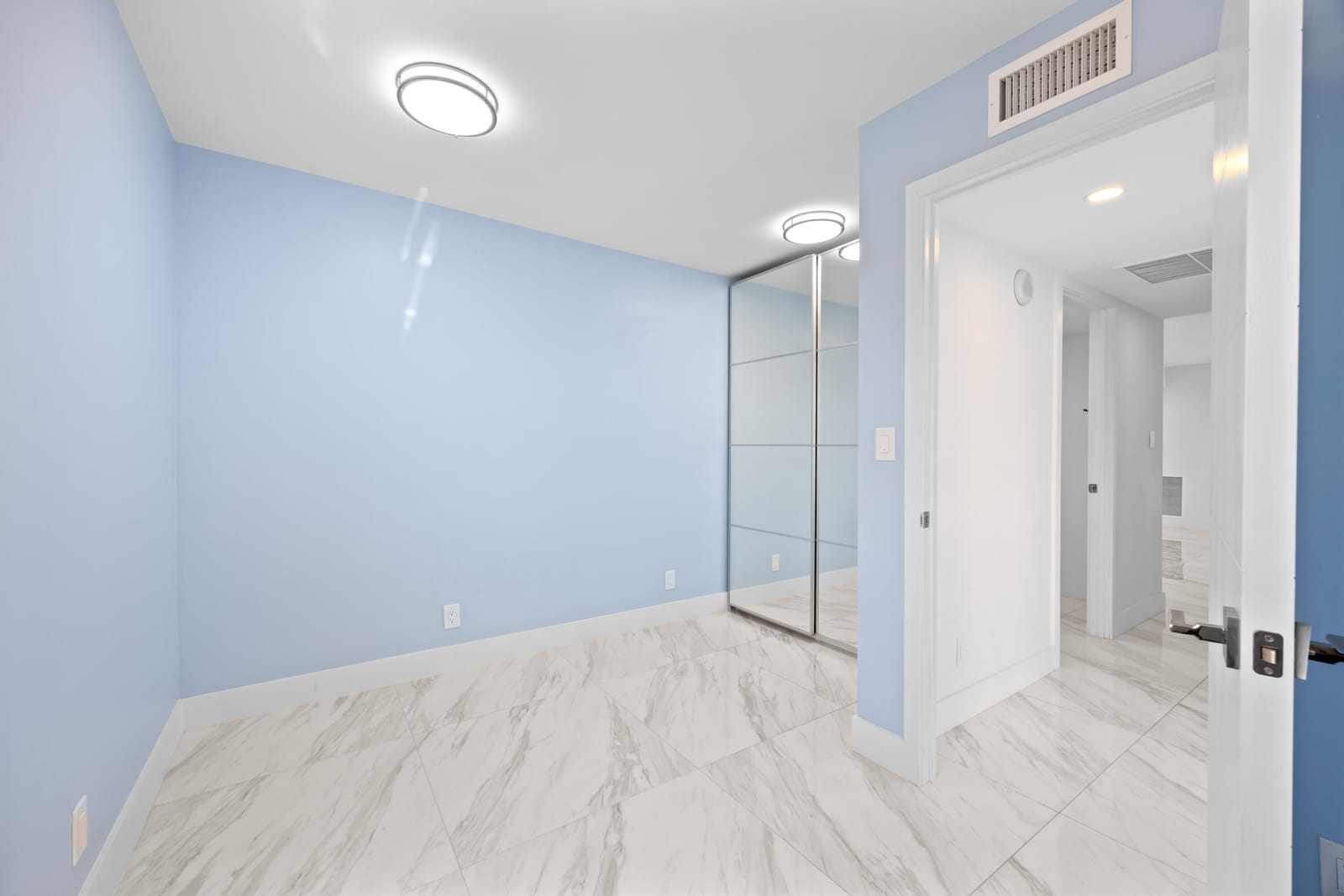 137 Golden Isles Drive 914, Hallandale Beach, FL 33009 photo 23