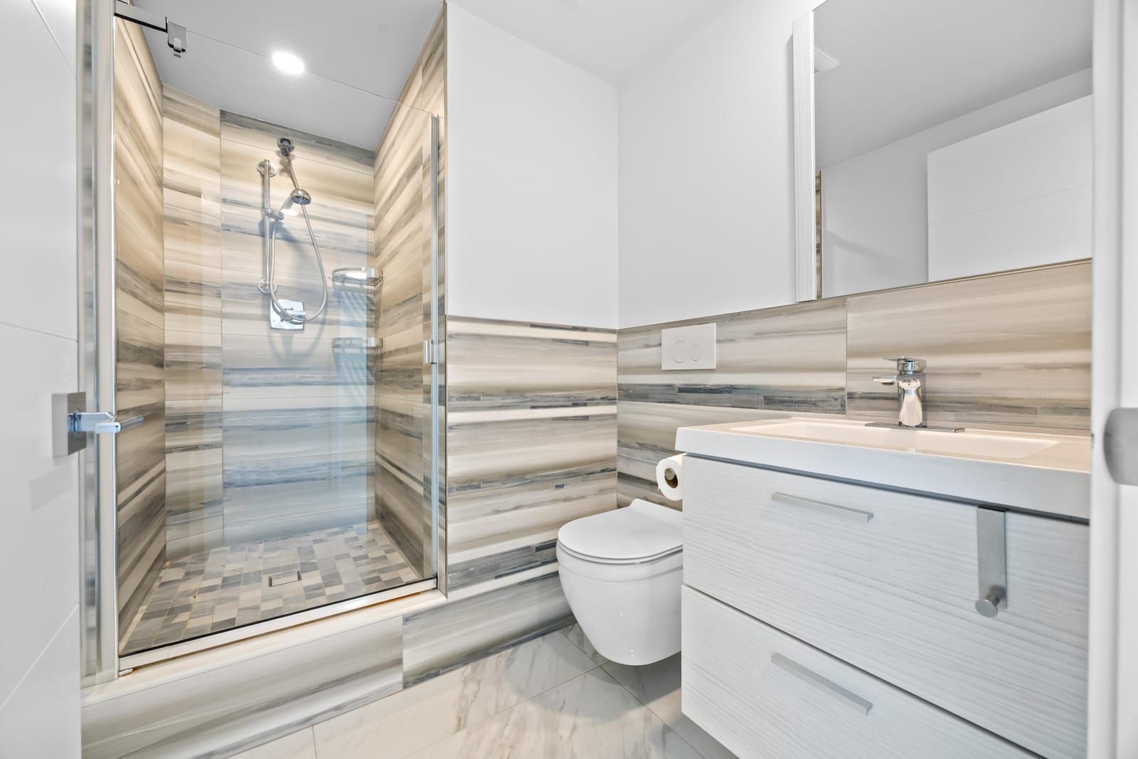 137 Golden Isles Drive 914, Hallandale Beach, FL 33009 photo 28