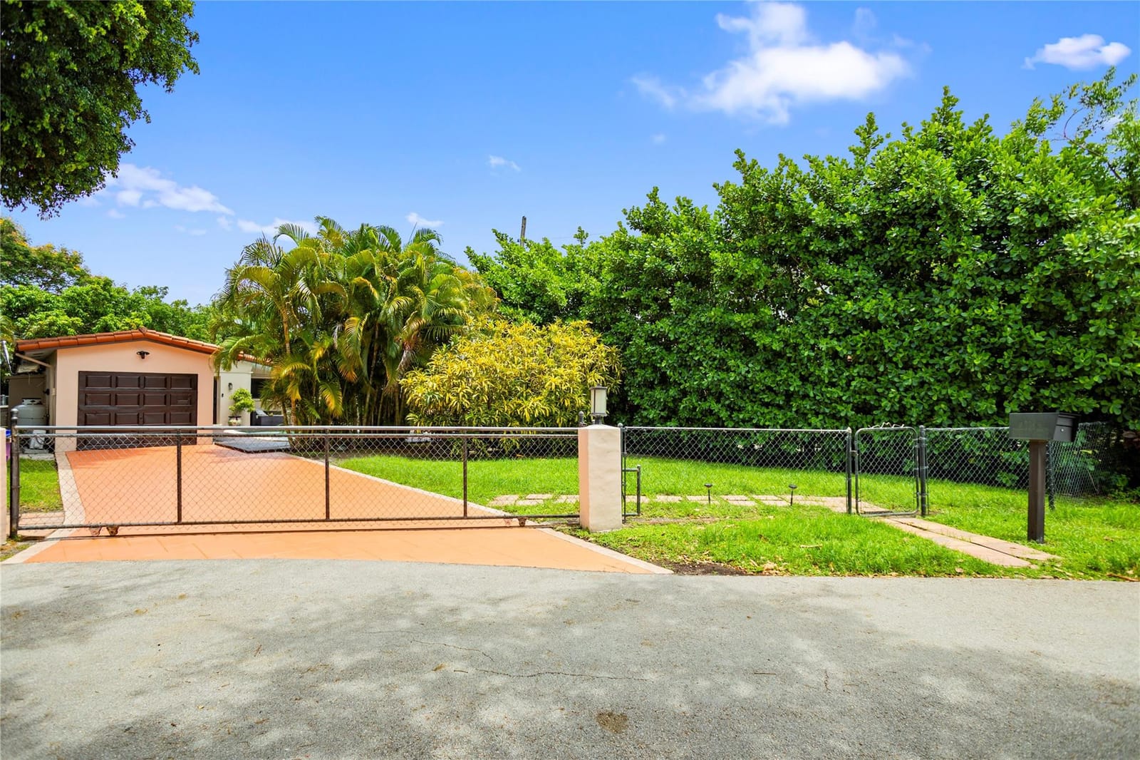725 S 29 Court, Hollywood, FL 33020