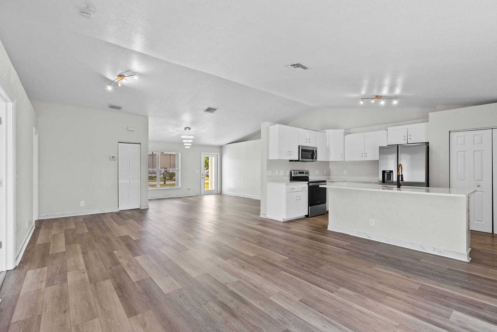 2728 Nelson Drive, Palm Springs, FL 33406 photo 13