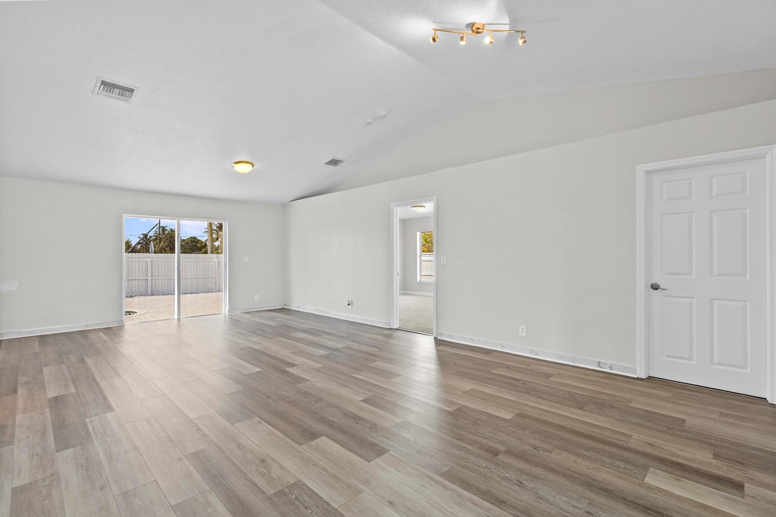 2728 Nelson Drive, Palm Springs, FL 33406 photo 15