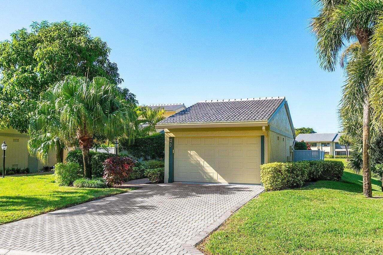 12 Eastgate Drive D, Boynton Beach, FL 33436 photo 3
